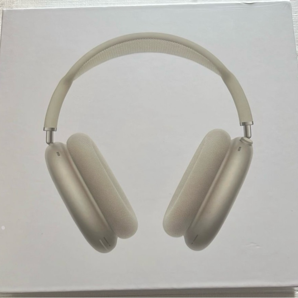 Apple AirPods Max with Smart Case in Silver